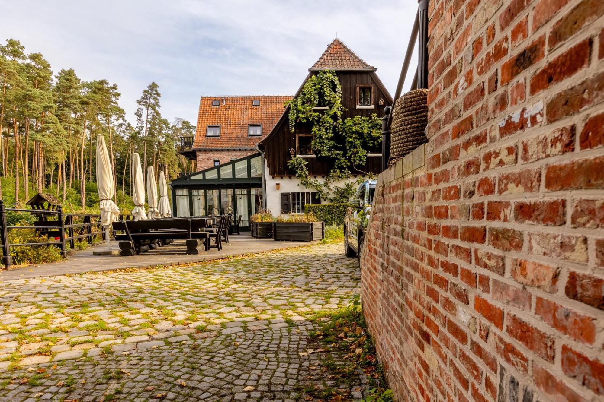 OleśnicaGosciniec Pod Zajacem住宿加早餐旅馆 外观 照片